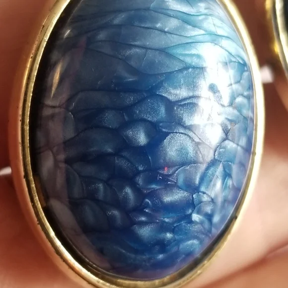 Vintage earrings chunky clip on oval egg shaped wavy pearlized blue gold tone - Picture 10 of 14